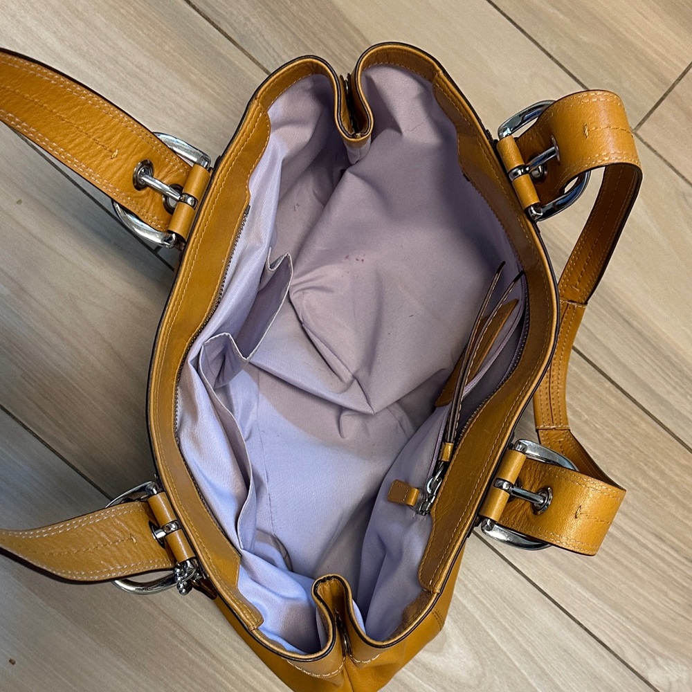 Coach Soho Pleated Buckle Leather Camel shoulder bag - Picture 4 of 13